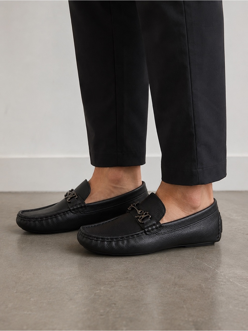 Source Unknown Black Leather Slip-On Driving Loafers with Bit Detail